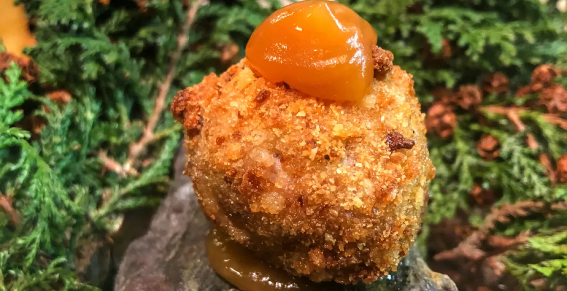 Létající koktejly, kroketa na obláčku a muž bez tváře. Pavel Tvaroh navštívil Vejmrdu. | Foto: VisitChef.com