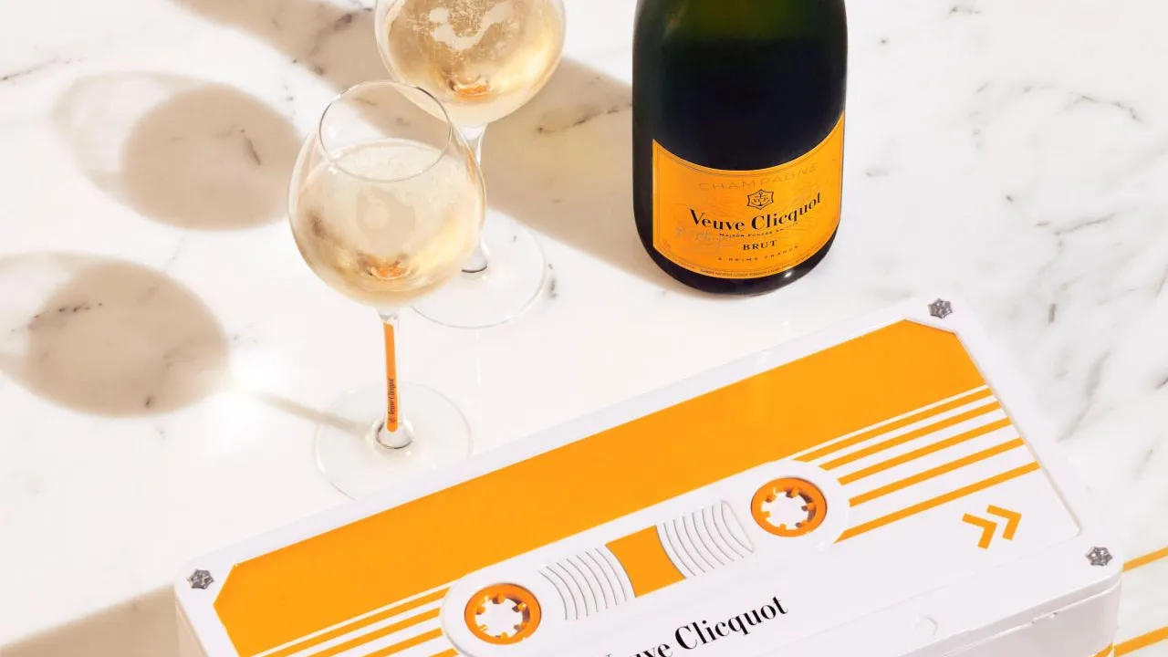 Veuve Clicquot má retro balení v podobě audiokazety