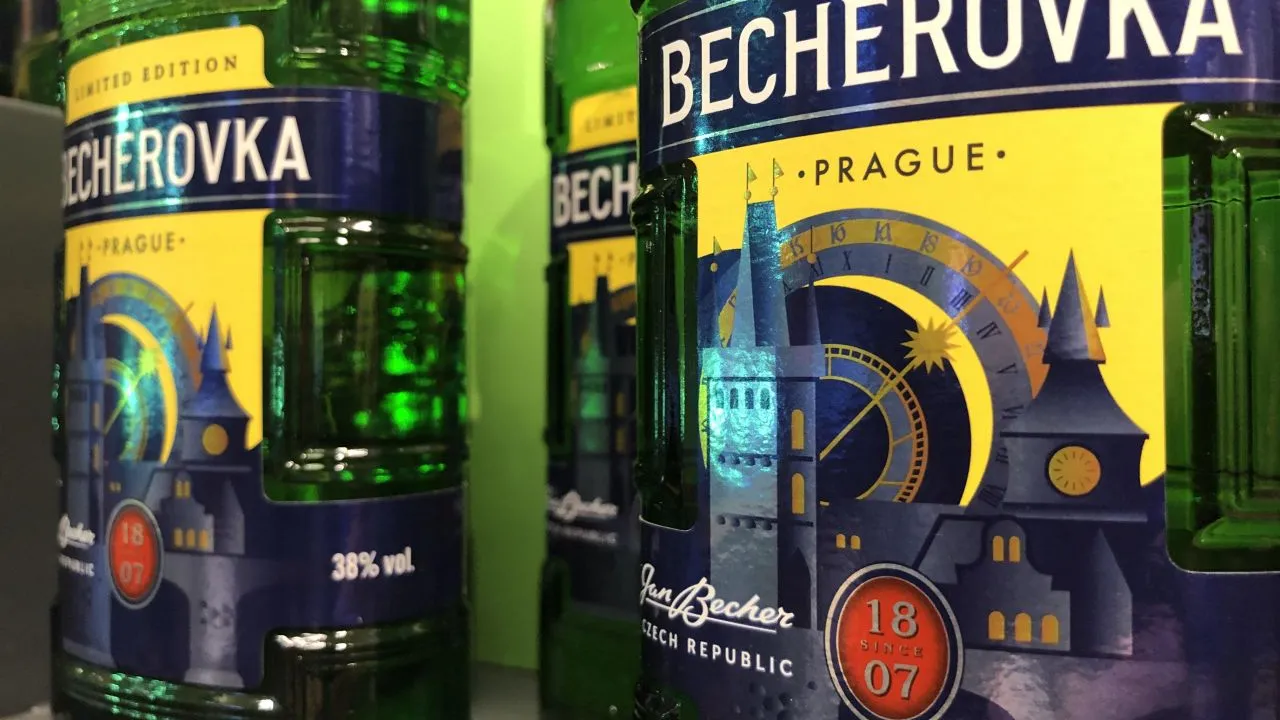 Na trhu je limitovaná edice lahví Becherovka Cities 