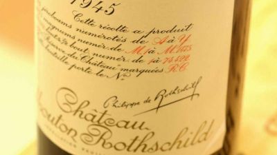 Legendární vína Petrus 1926 a Mouton 1945 vydražil Zachys v aukci 