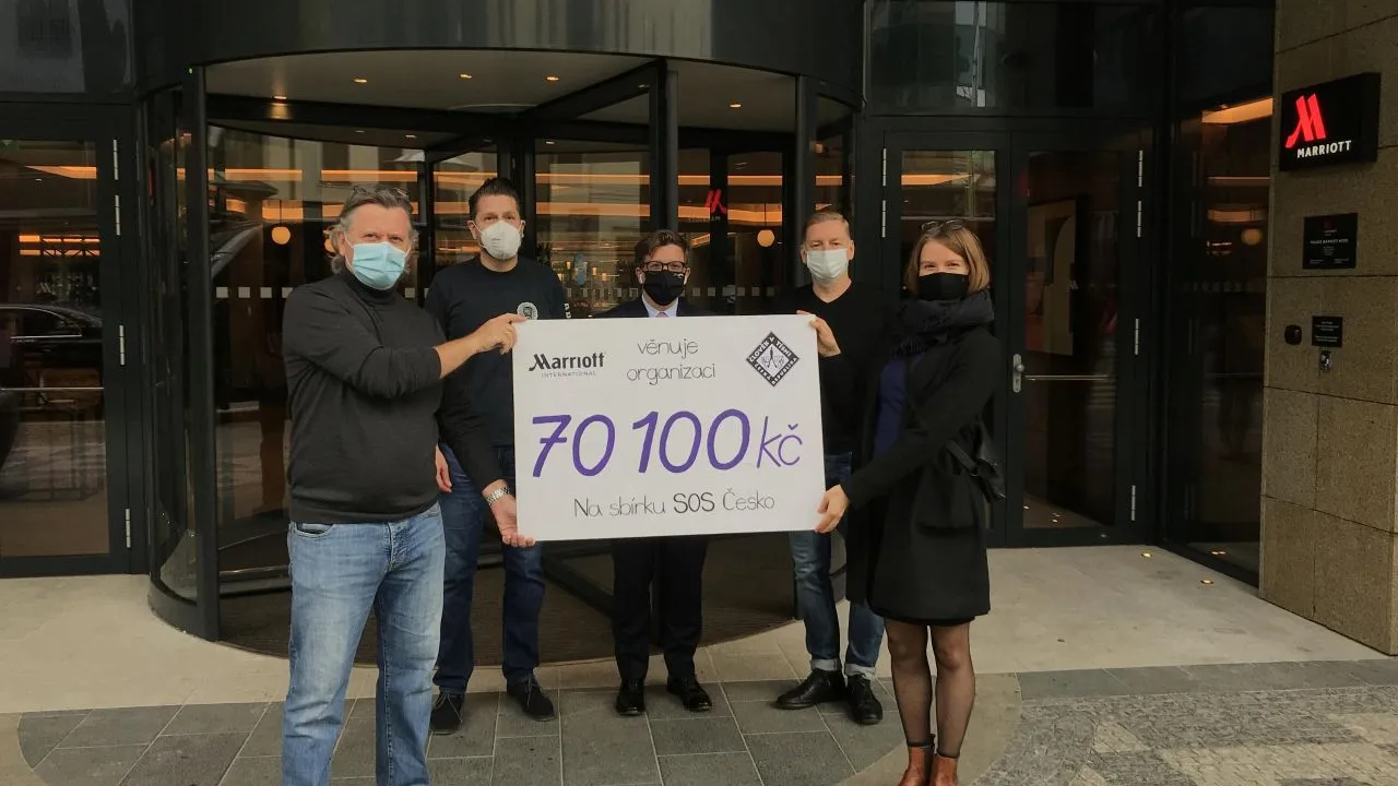 Česká síť hotelů Marriott přispěla do sbírky SOS Česko 