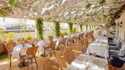 Dior otevřel svou pop-up restauraci na terase londýnského Selfridges