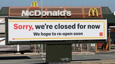 McDonald's ve Státech doporučuje franšízantům zavřít vnitřní prostory