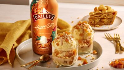 Baileys rozšiřuje portfolio. Limitovanou podzimní novinkou je Baileys Apple Pie