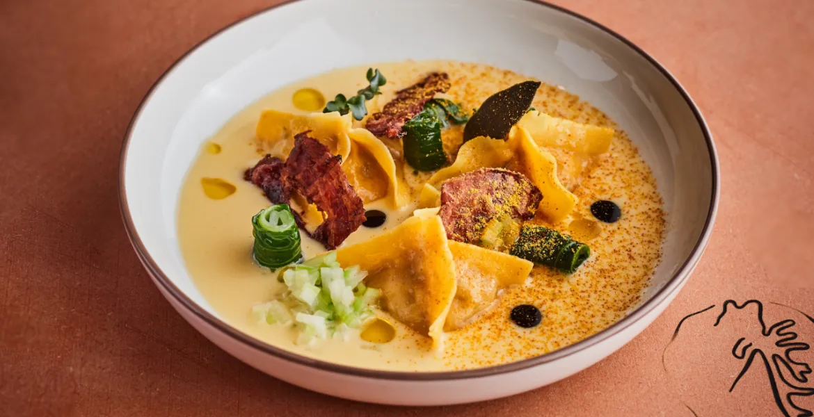 Šafránové ravioli s pečenou dýní pancettou šalvějovým beurre blanc a pack choi | Foto: David Turecký