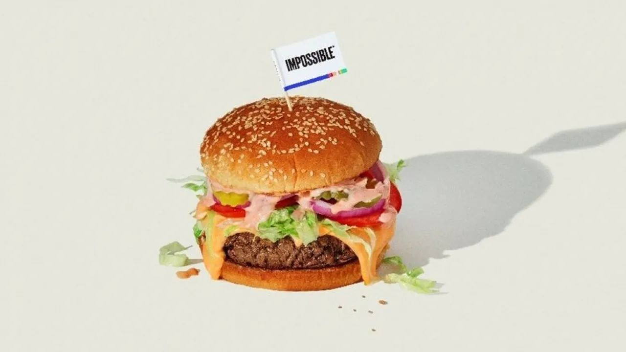 Delta zavádí nové plant-based palubní menu. Můžete mít Impossible Burger nebo třeba Impossible Meatballs