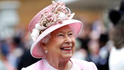 Královská nabídka kuřecího. Fastfoodový řetězec oslavuje 70 let královny Alžběty na trůnu