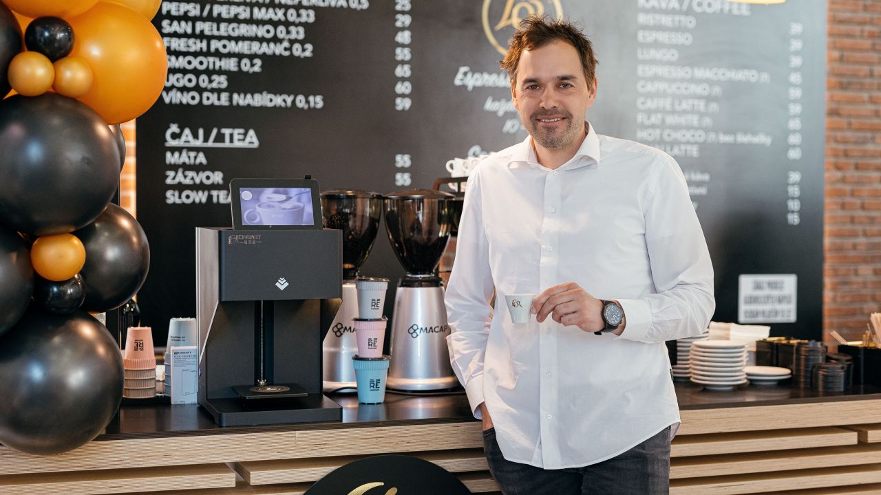 Filip Sajler otevřel na Pankráci novou kavárnu L’OR Café 