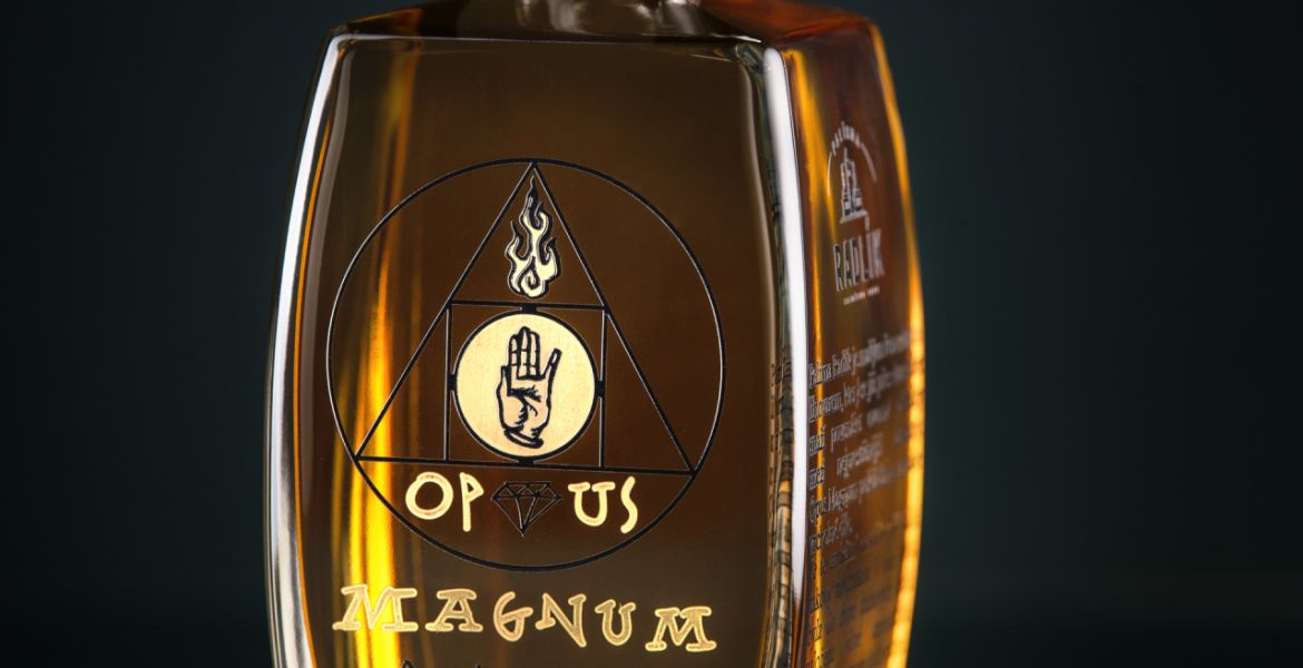 Na trh jde stovka lahví brandy Opus Magnum. Něco podobného prý vznikne jednou za život. | Foto: se svolením Palírny Radlík