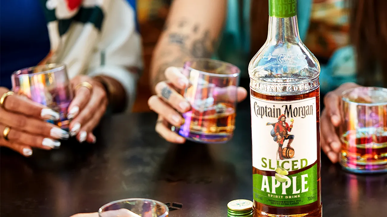 Captain Morgan hlásí unikátní novinku Captain Morgan Sliced Apple