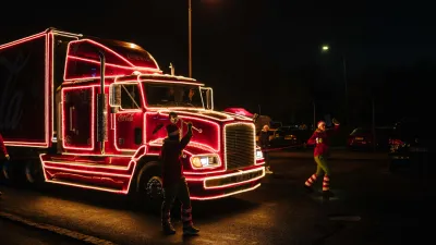 "The Magic of Giving“. Coca-Cola posílá do měst ikonický kamion a přispívá na charitu