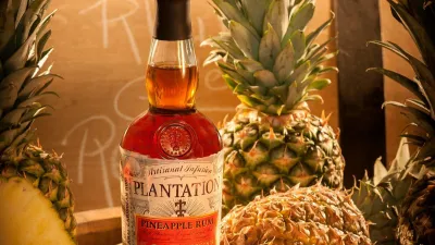 Březen patří v pražském Hemingway baru rumu Plantation Stiggins' Fancy Pineapple