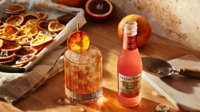 Fever-Tree rozšířila nabídku o nové zázvorové pivo. Blood Orange Ginger Beer má skvělý balanc a pikantní chutě