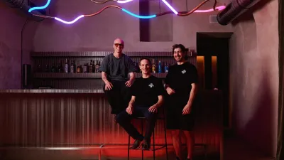 Skvělé koktejly, dobrá hudba a neony. Alma otevřela nový Klub