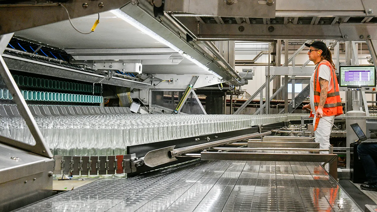 Prazdroj investoval přes miliardu korun do vratných lahví. V Česku bude zálohovaná celá jeho tuzemská produkce ve skle
