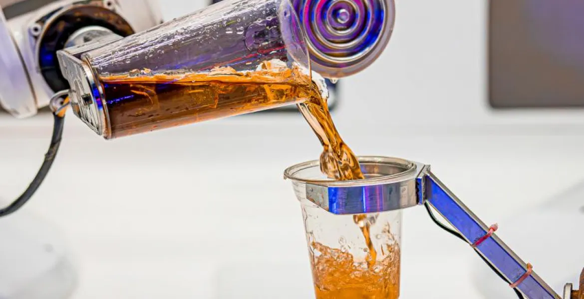 Drink od robota si klubu Karlovy Lázně objednáte tabletem. | Foto: se svolením klubu Karlovy Lázně