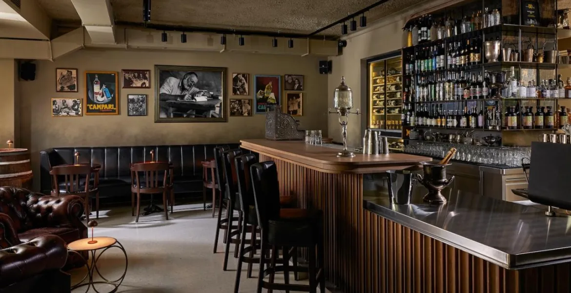 Jak vypadá nový Hemingway Bar Prague? Legendární podnik se přestěhoval a vstoupil do nové éry. │ Foto: Honza Zima a Tomáš Tejkl