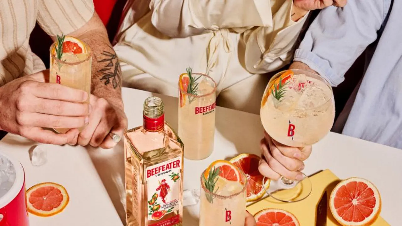 Nejen do míchaných drinků: Beefeater uvádí novinku Beefeater Grapefruit