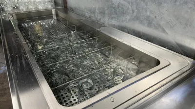 Prazdroj přichází s chytrou vanou. Hospodám ušetří vodu, čas i peníze