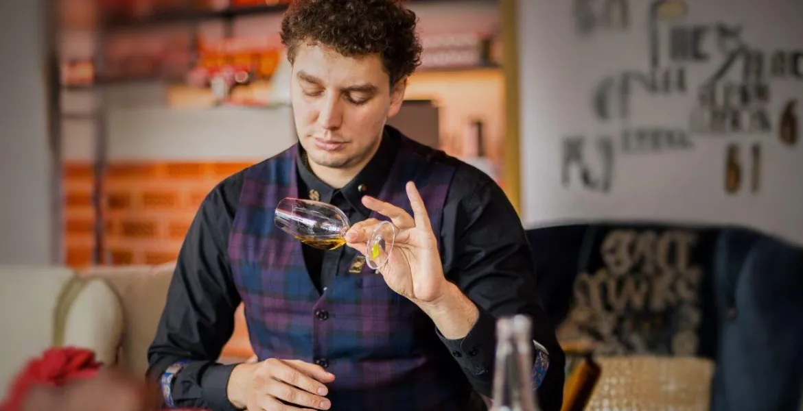 Filip Bureš is the winner of the Czech final of Nikka Perfect Serve 2025. In Revír Karlín he showed what real hospitality means. I Photo: courtesy of Ultra Premium Brands