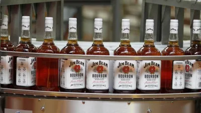 Jim Beam zpomaluje: Hlavní destilérie v Kentucky zastavuje výrobu na celý rok 2026
