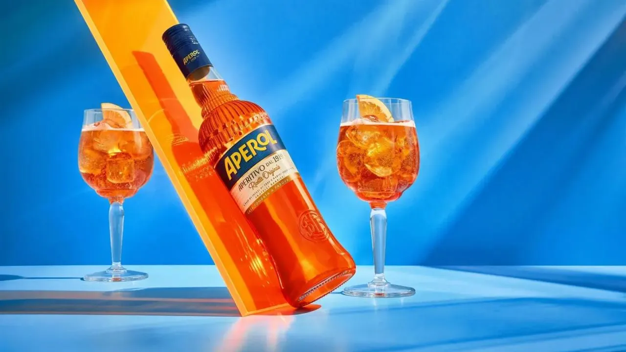 Aperol mění svou nejikoničtější podobu. Lahev, kterou zná celý svět, dostává nový design