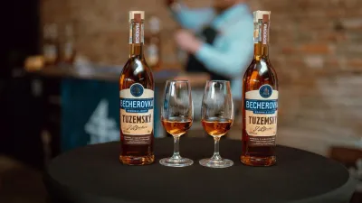 Becherovka rozšiřuje portfolio: vstupuje do kategorie tuzemáků s novinkou Becherovka Tuzemský