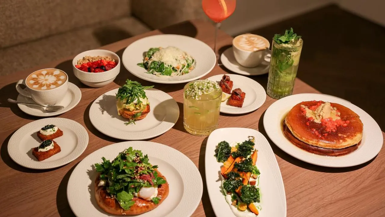 Víkend jako rituál. Parzival servíruje brunch podle Gala Ben Moshe
