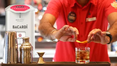 Bacardi rozšiřuje spolupráci s ecoSPIRITS. Systém vratných obalů míří z výletních lodí do širší gastronomie