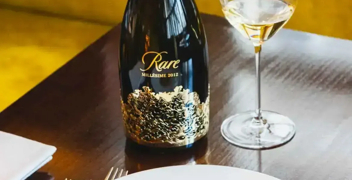 Rare Champagne 2012 získalo 100/100 od Jamese Sucklinga. V Česku zbývá posledních 16 lahví. | Foto: se svolením Premier Wines & Spirits