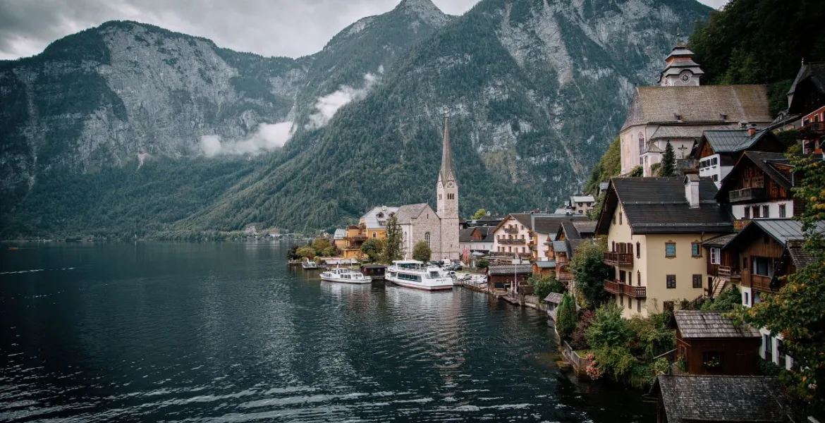 Malebné a unikátní - to je městečko Hallstatt | Foto: Visitchef.com