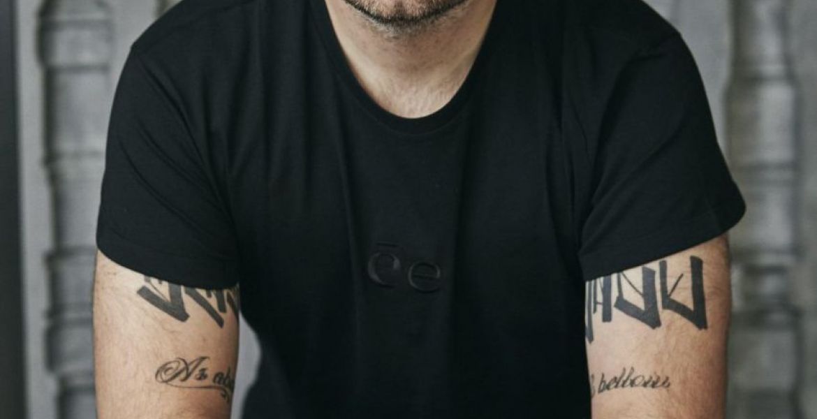Alex Kratěna: Sedíme v letadle, kterému je souzeno se zřítit