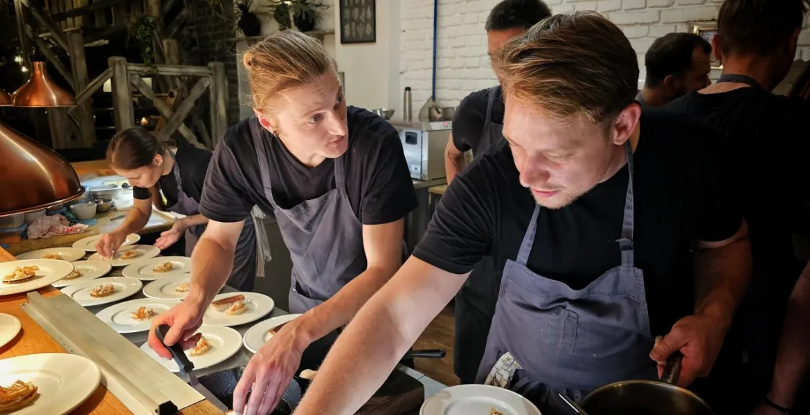 Šéfkuchař Štipce Vojtěch Gaier a šéfkuchař restaurace Vallmo - Martin Makovička | Foto: VisitChef.com