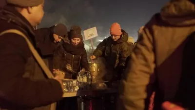 José Andrés a World Central Kitchen vaří na polsko-ukrajinské hranici pro ukrajinské uprchlíky