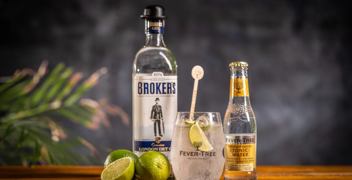 1,5 dcl Fever-Tree Indian Tonic Water | 5 cl Broker´s Gin | Šťáva ze ¼ čerstvé limetky | Foto: se svolením Ultra Premium Brands