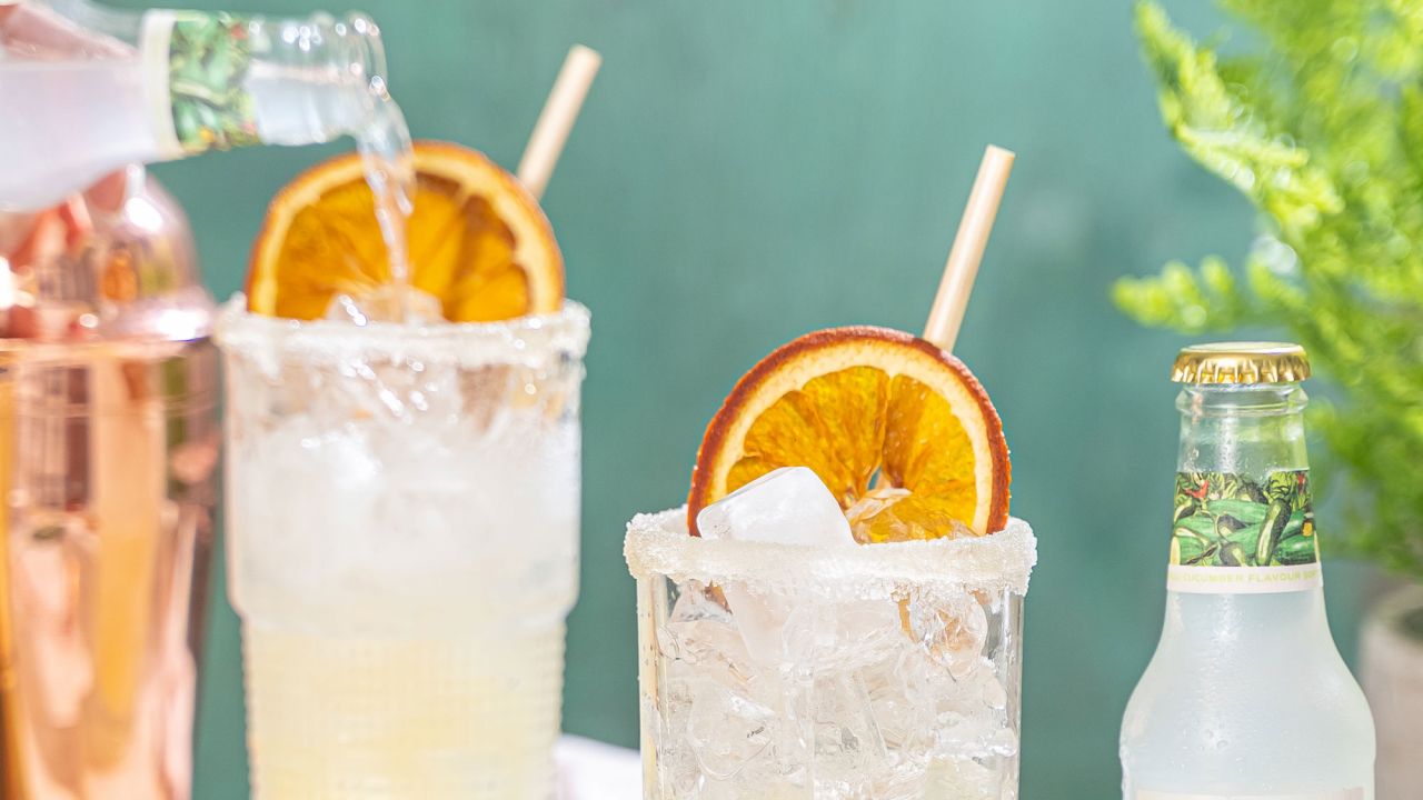 Gin&tonic? Pojďte si namíchat něco jiného! Máme pro vás jednoduché recepty na osvěžující drinky!
