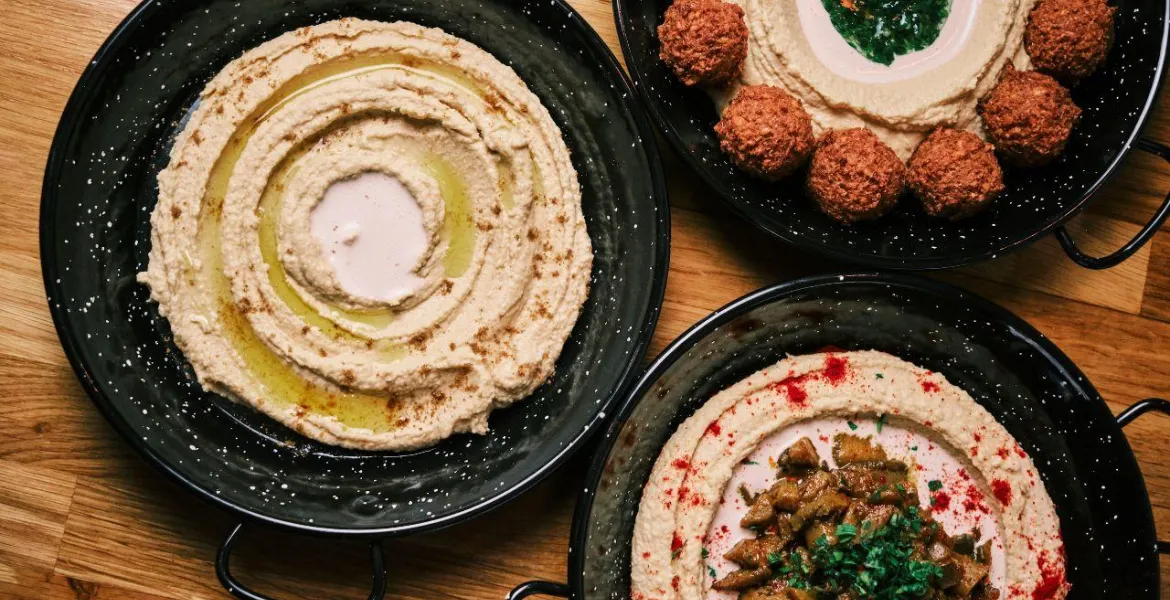 Humus a falafel v podání bistra Falafelo Brno | Foto: se svolením Falafelo Brno