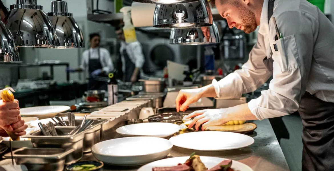Šéfkuchař hotelu Lomnica Patrik Pokrývka ve svém království | Foto: VisitChef.com