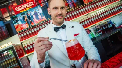 Nejzajímavější koktejl na letošním karlovarském festivalu si dáte v Campari Lounge