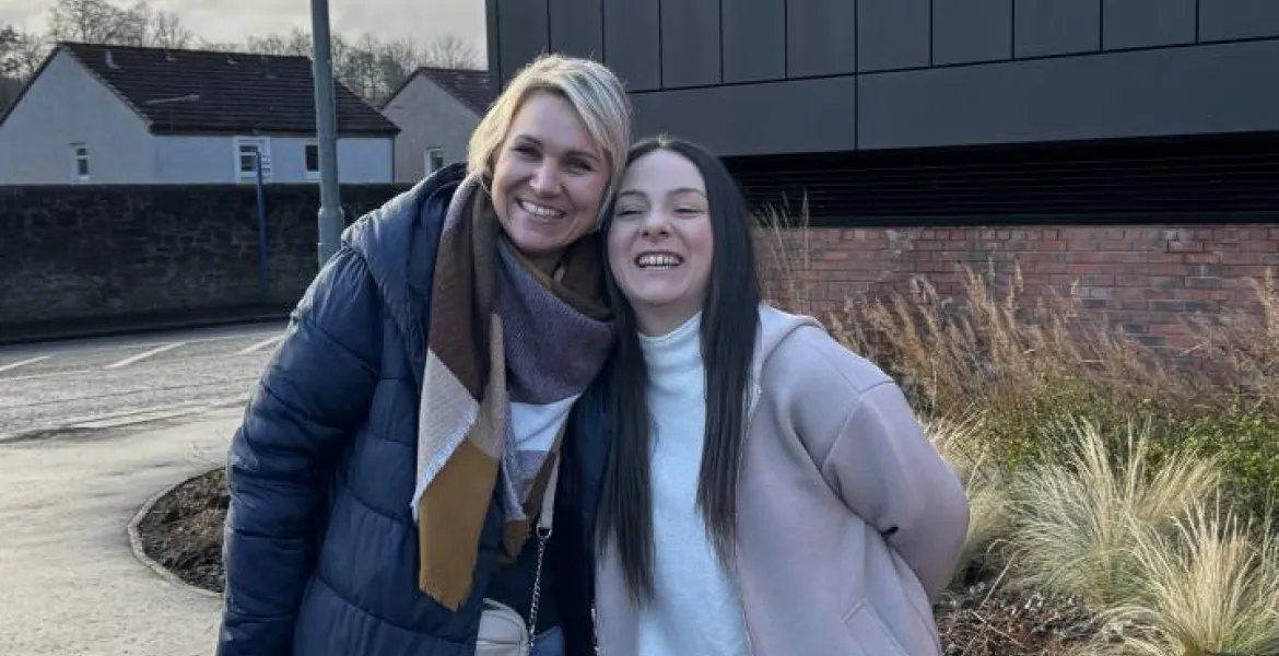 Mirka Kverková (vlevo) a Carola Urru, vítězka barmanské soutěže se značkami Glengoyne a Smokehead. I Foto: se svolením Fous Spirits