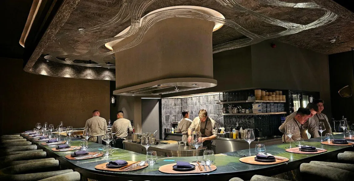 Poslední přípravy před příchodem hostů do nového Tara. | Foto: VisitChef.com
