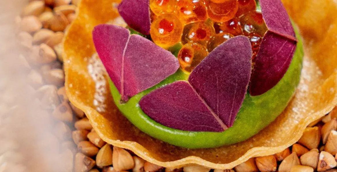 Brokolicový tart - kaviár ze pstruha - šťovík | Foto: se svolením Fairmont Golden Prague