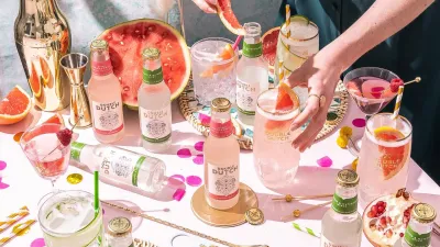 Letní perlivé osvěžení, které vás dostane: Koktejlové trendy léta 2025 s Double Dutch