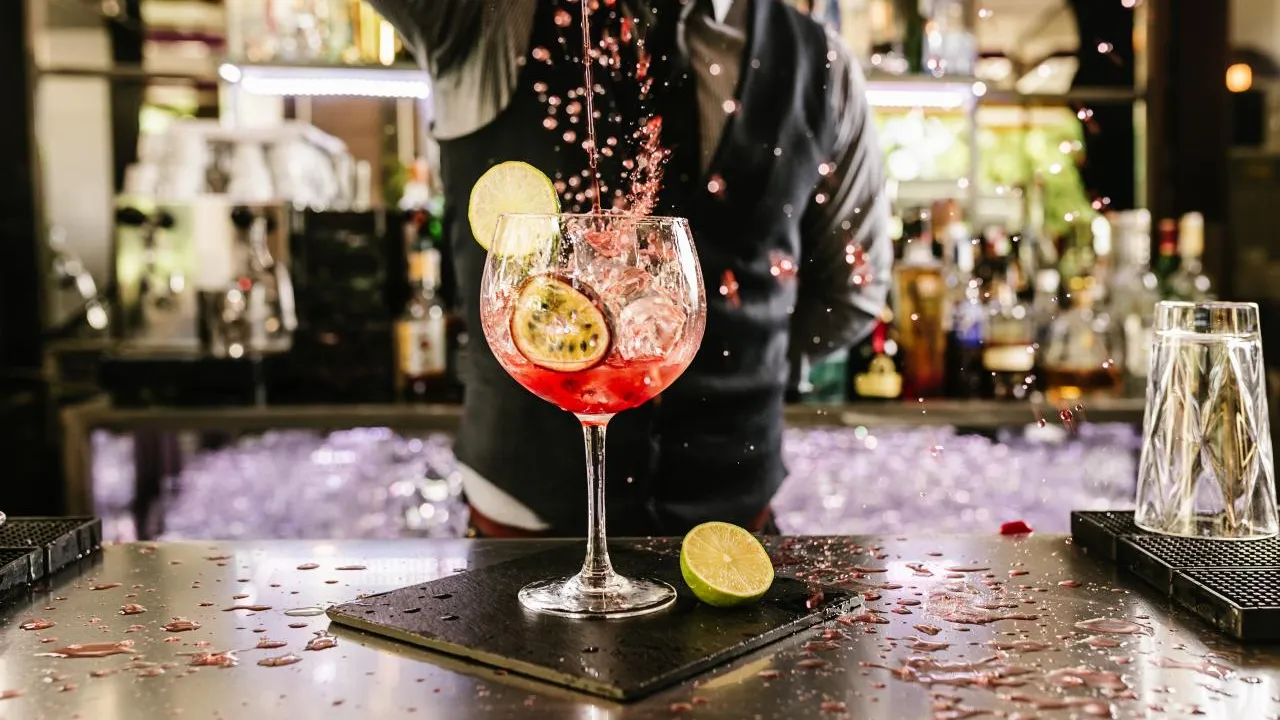 Boom nealko koktejlů – recepty na drinky, které vás osvěží a přitom nebudou opíjet alkoholem