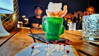 Pavel Tvaroh: koktejlový vizionář, který proměnil Vltavu v bar