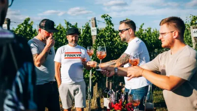Magnumky, Sedmero a šumivá Sexta. Den s Honzou Stávkem ve vinohradech i sklepech