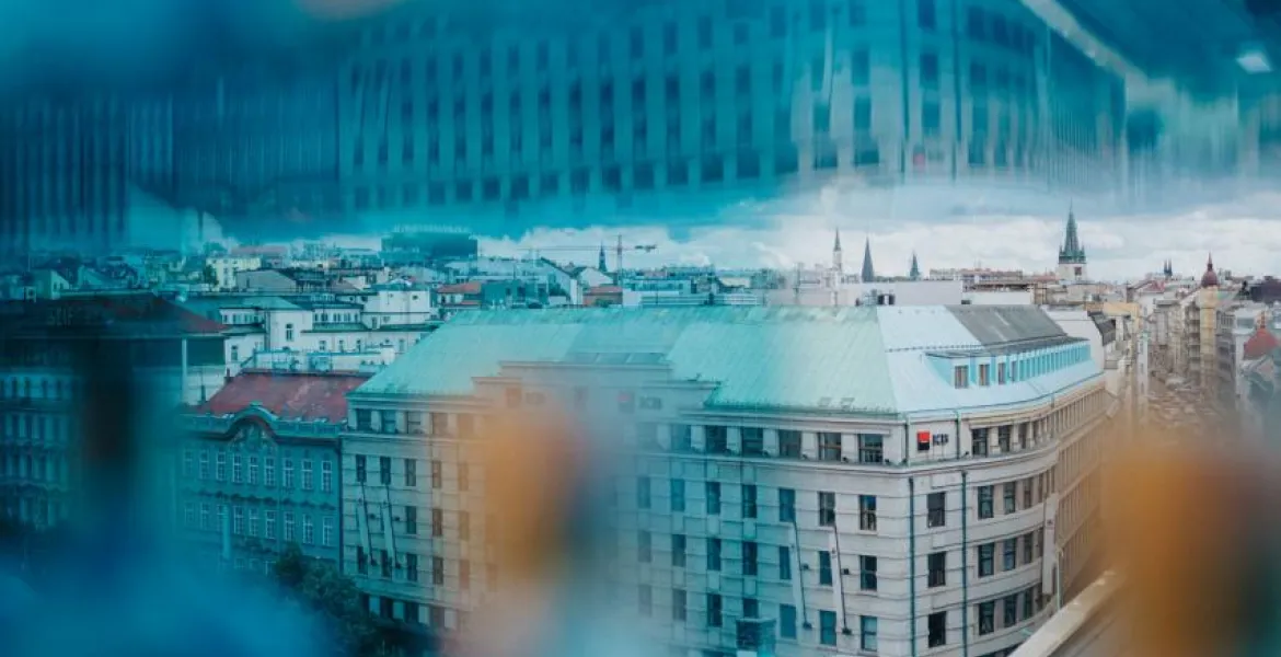 Gin Bombay Sapphire představil nový koncept nad střechami Prahy. I Foto: se svolením Coca-Cola Hellenic