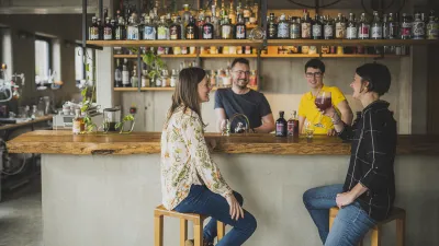 150 lahví, jeden vítěz. Soutěž Dlabka Distillery rozvíří českou barovou scénu