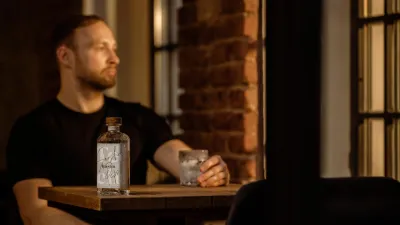 Gin, ve kterém štípne sansho pepř. Kastm ukazuje, že i česká značka může hrát světovou ligu