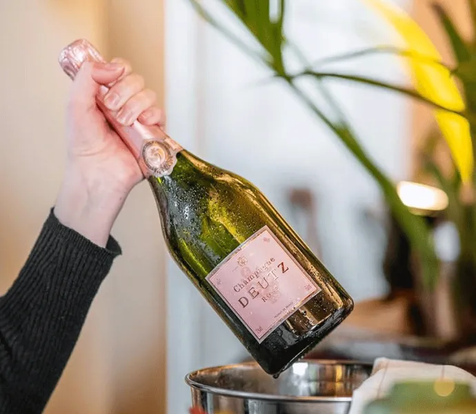 Šampaňské jako volba, ne gesto. Kde si v prosinci vychutnáte legendární Champagne Deutz po skleničce